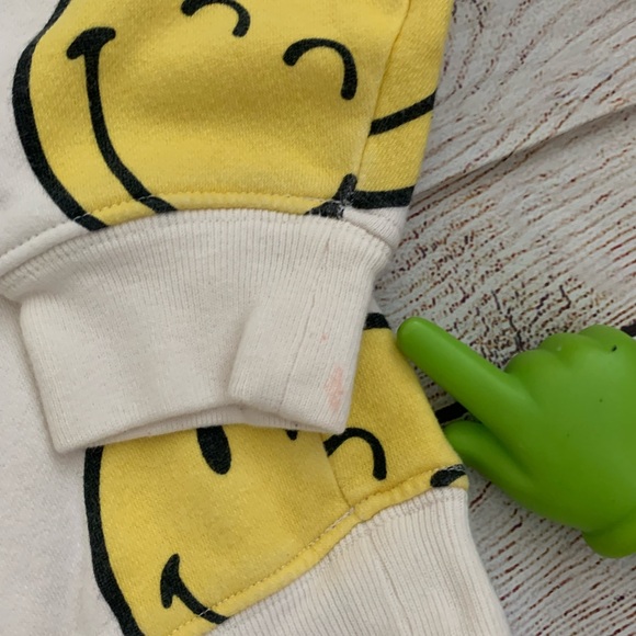 Smiley World/Gap Sweatshirt - Picture 2 of 3